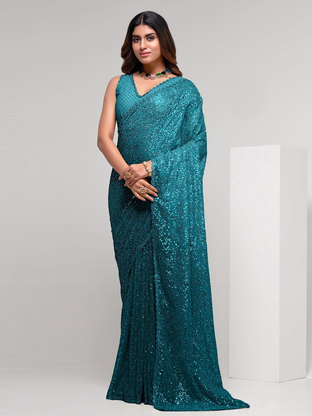 

DIVINE EXIM Embellished Sequinned Saree, Turquoise blue