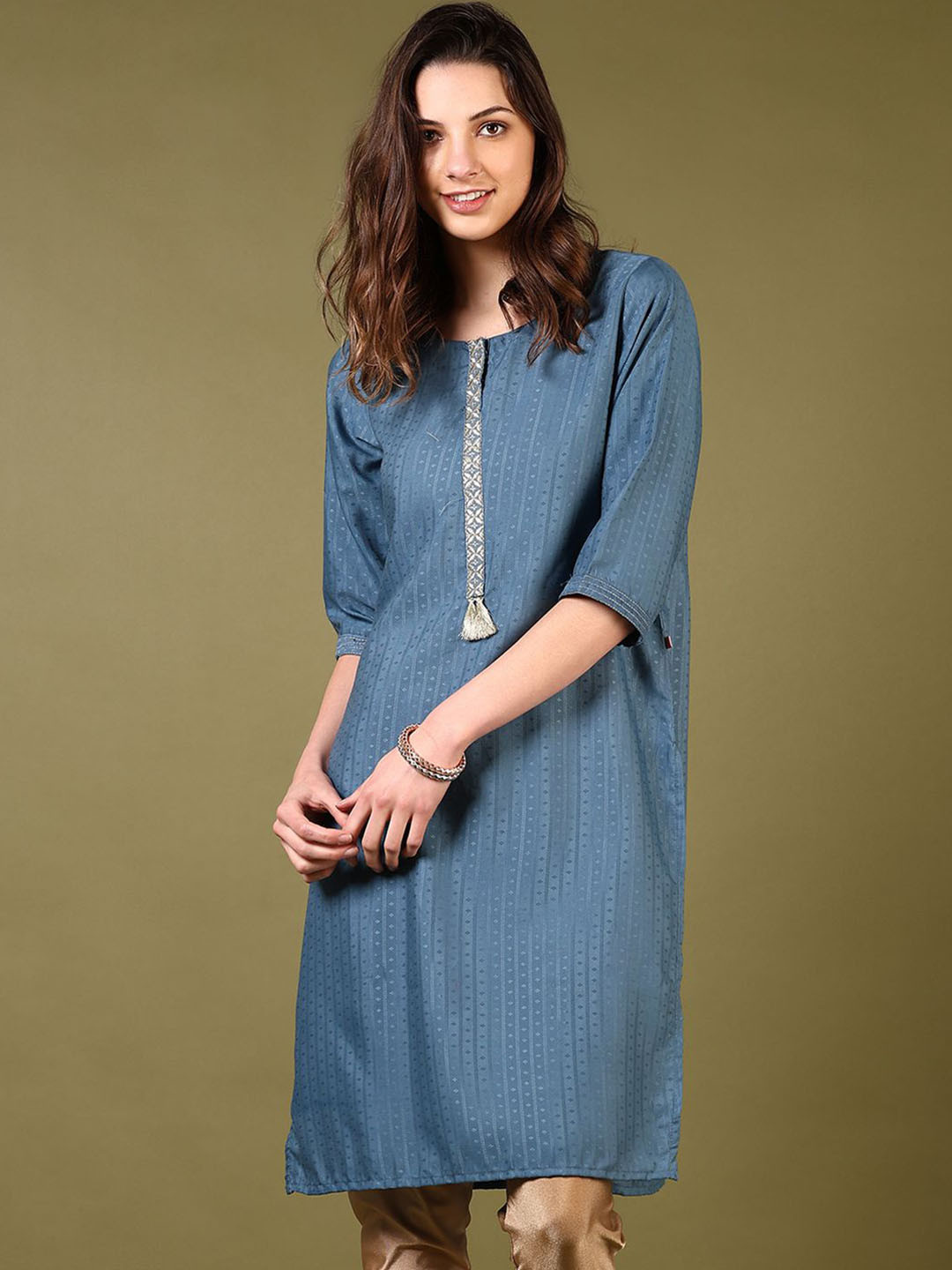 

V-Mart Geometric Woven Design Round Neck Thread Work Straight Kurta, Teal
