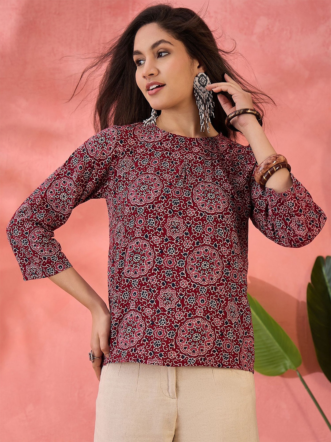 

Sangria Women Printed Round Neck Top, Maroon