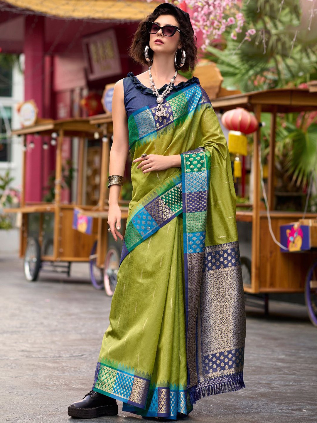 

Panzora Woven Design Zari Banarasi Saree, Green