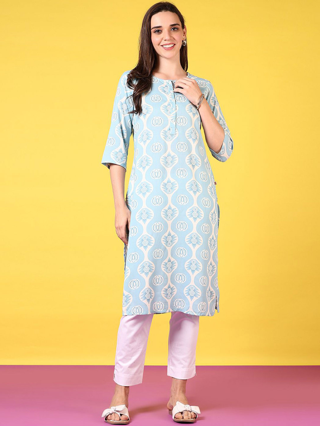 

V-Mart Floral Printed Round Neck Straight Kurta, White