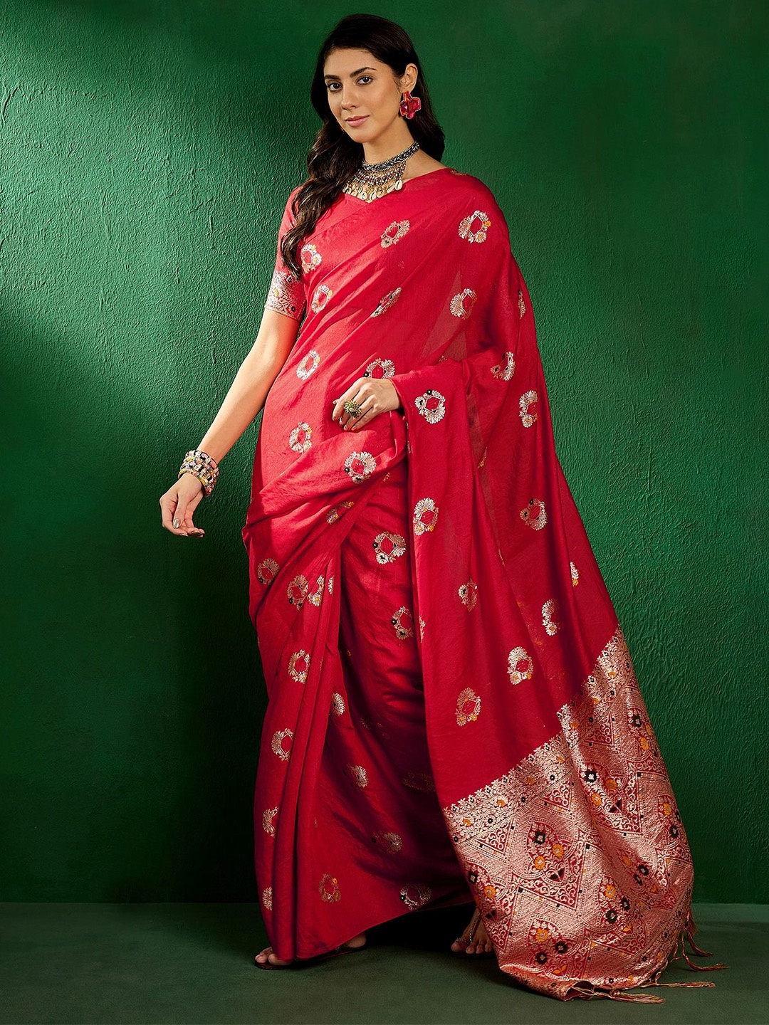 

DEVATITHI Red Silk Blend Woven Design Saree