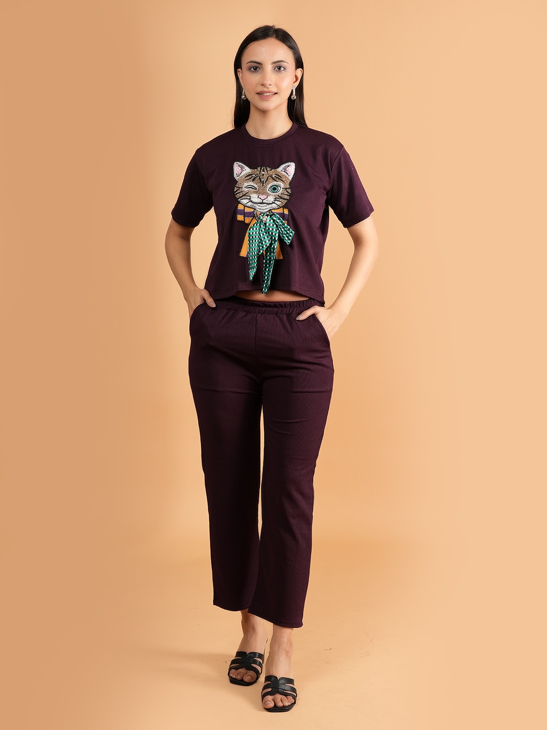 

NEYSA Animal Printed Round Neck T-Shirt With Trousers, Maroon