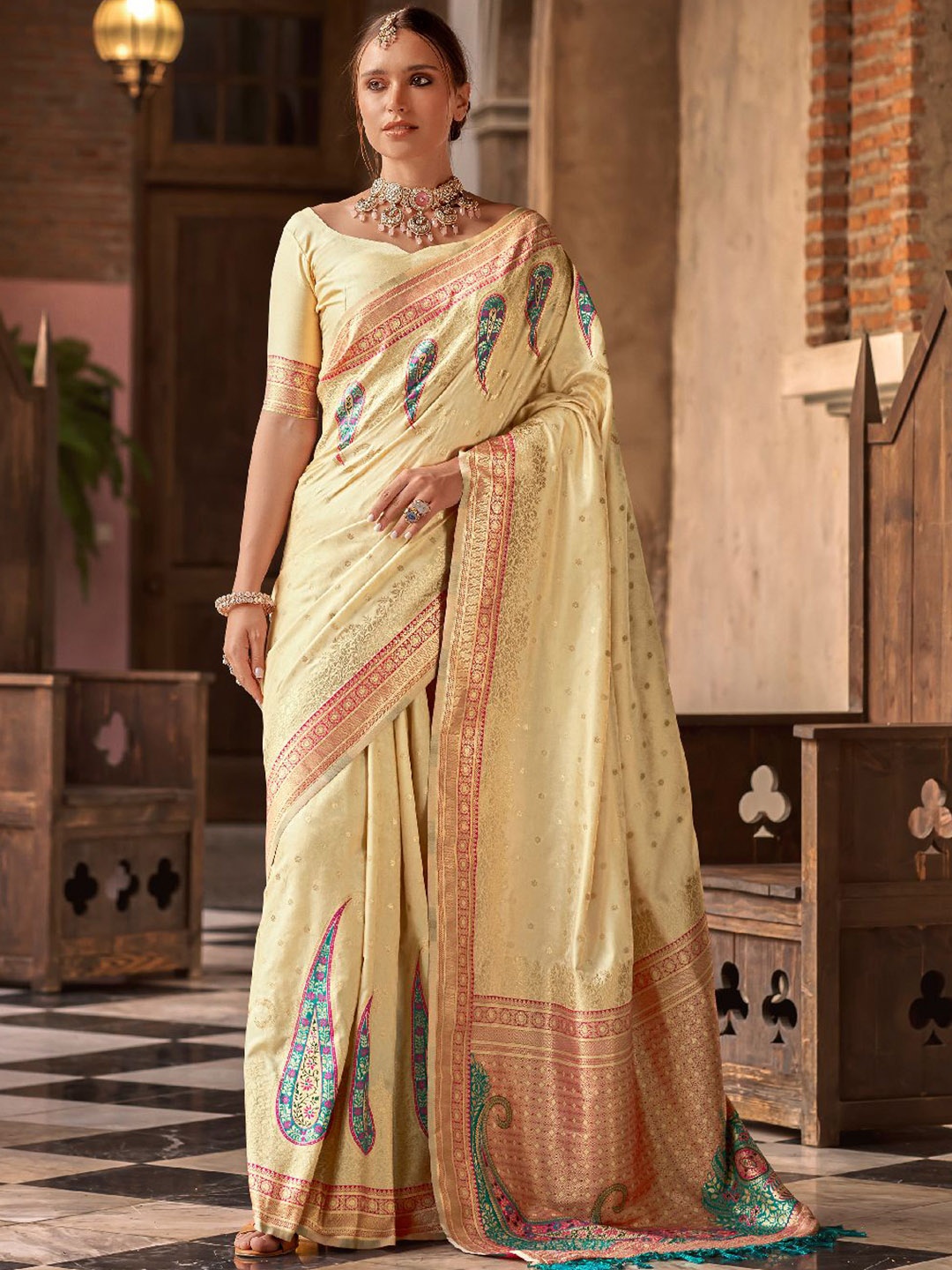 

Panzora Woven Design Printed Zari Saree, Cream