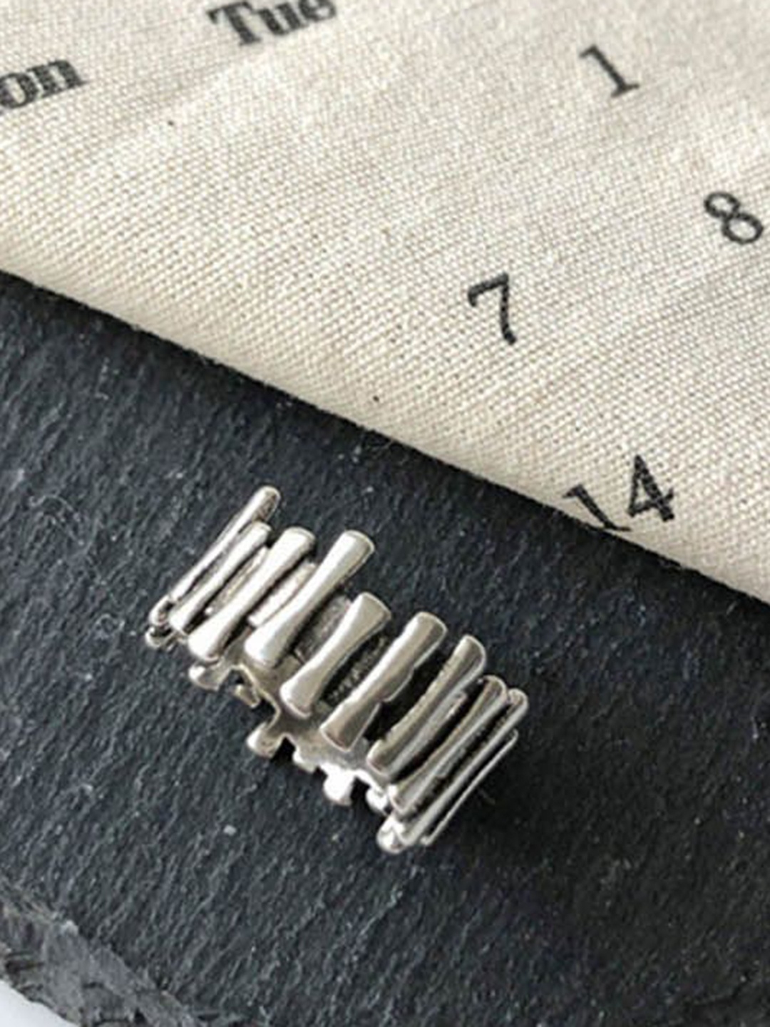 

StyleCast Elegant Silver-Toned Intricated Textured Finger Ring