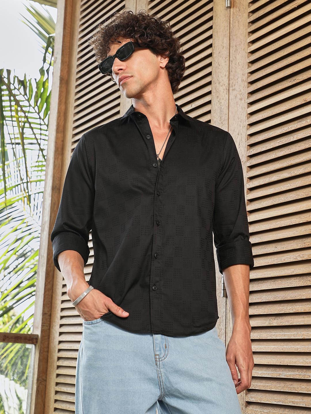 

Campus Sutra Men Comfort Horizontal Stripes Opaque Casual Shirt, Black