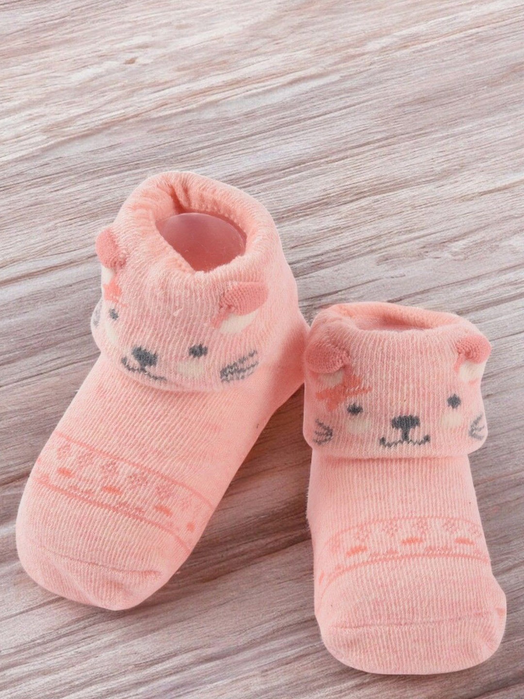 

Yellow Bee Infant Girls Kitty Face Patterned Ankle Length Non-Slip Grip Socks, Peach