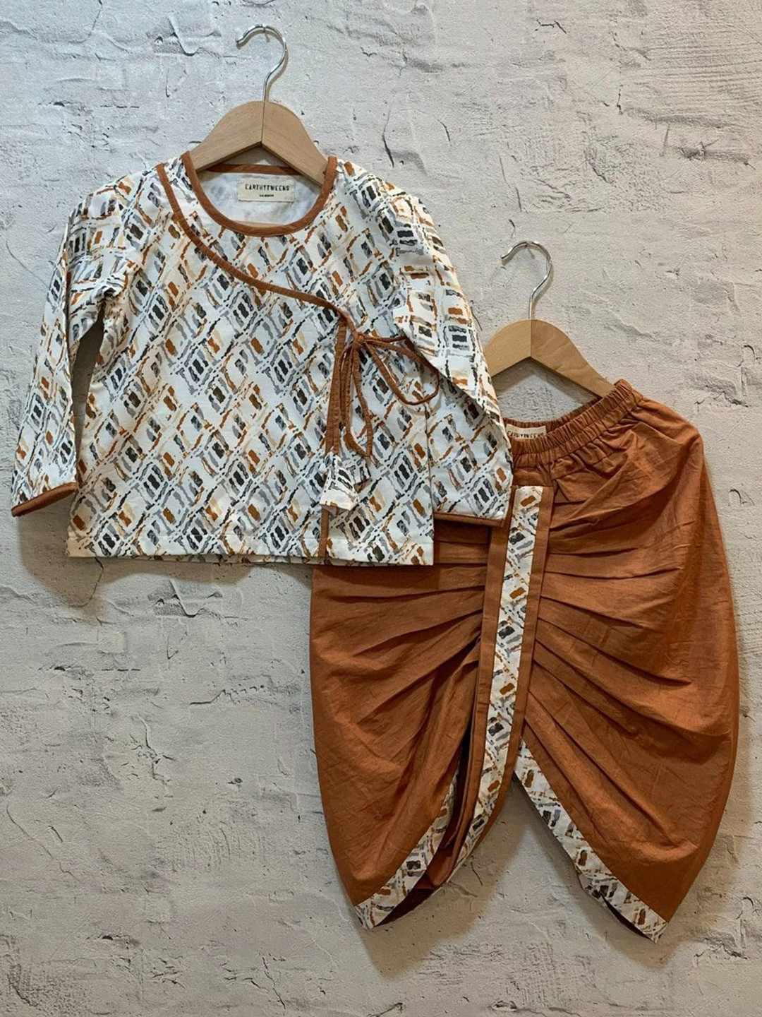 

EARTHY TWEENS Kids Geometric Printed Pure Cotton Straight Top With Dhoti Pants, Cream