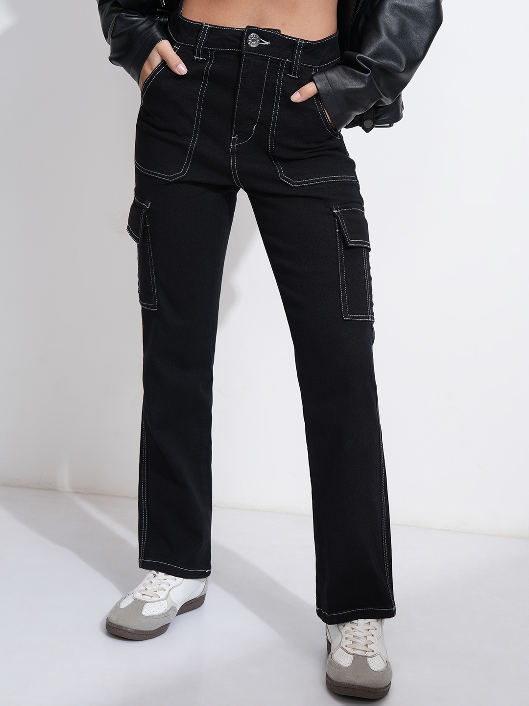 

Tokyo Talkies Women Straight Fit Stretchable Cargo Jeans, Black