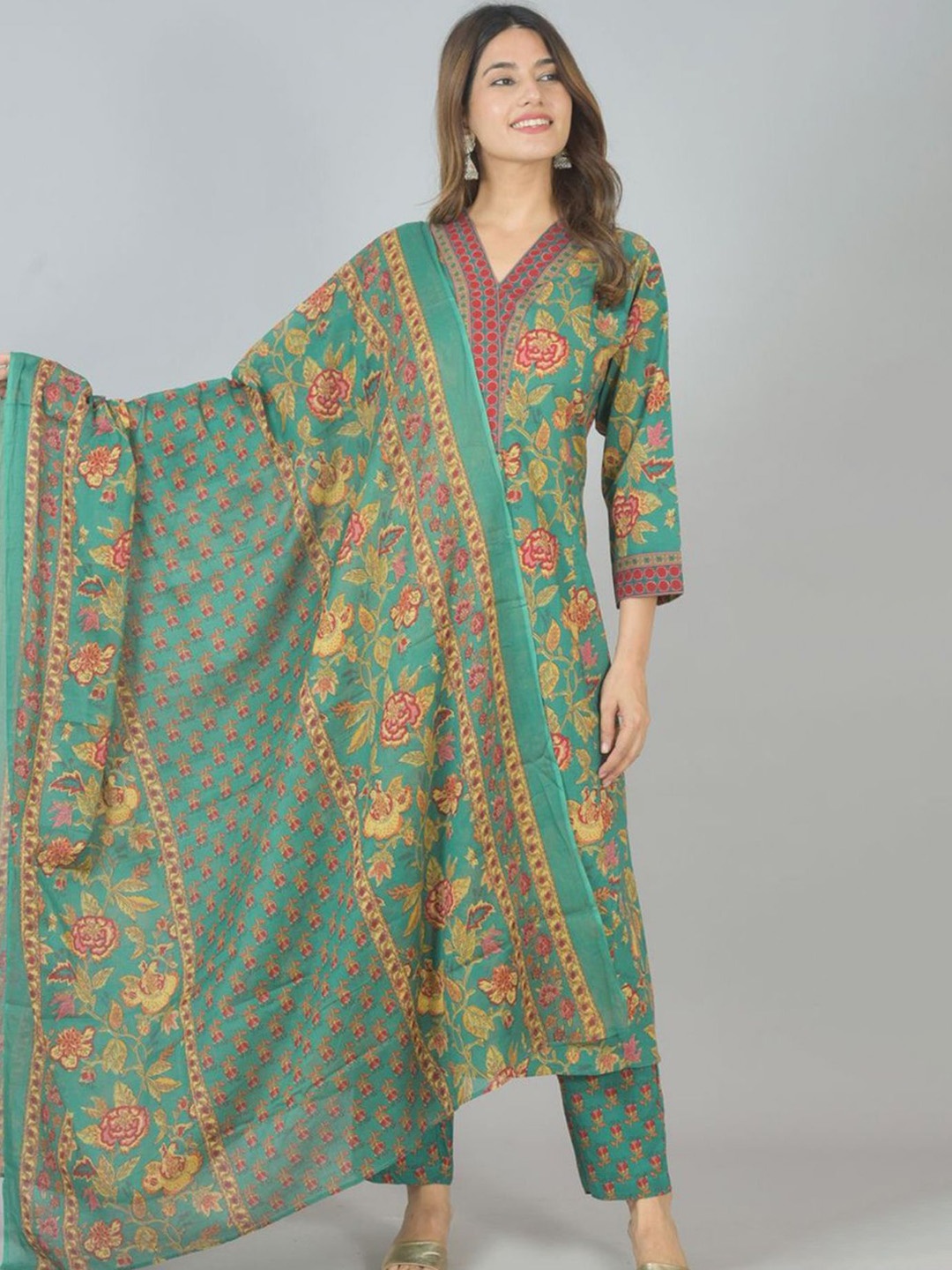 

Heavenly Attire Floral printed V-Neck Pure Cotton A-Line Kurta With Trouser & Dupatta, Green