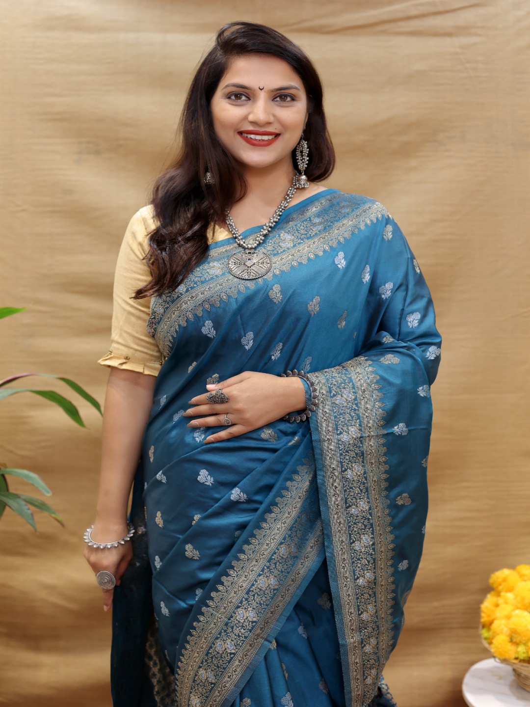 

amirat Woven Design Zari Pure Silk Banarasi Saree, Teal
