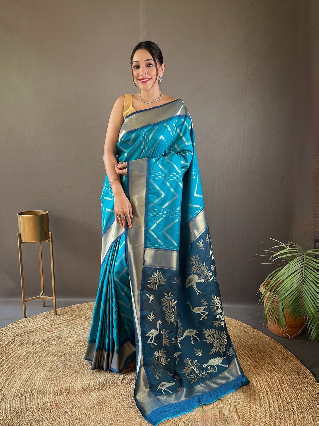 

TORONFRAS Ethnic Motifs Zari Fusion Kanjeevaram Saree, Blue
