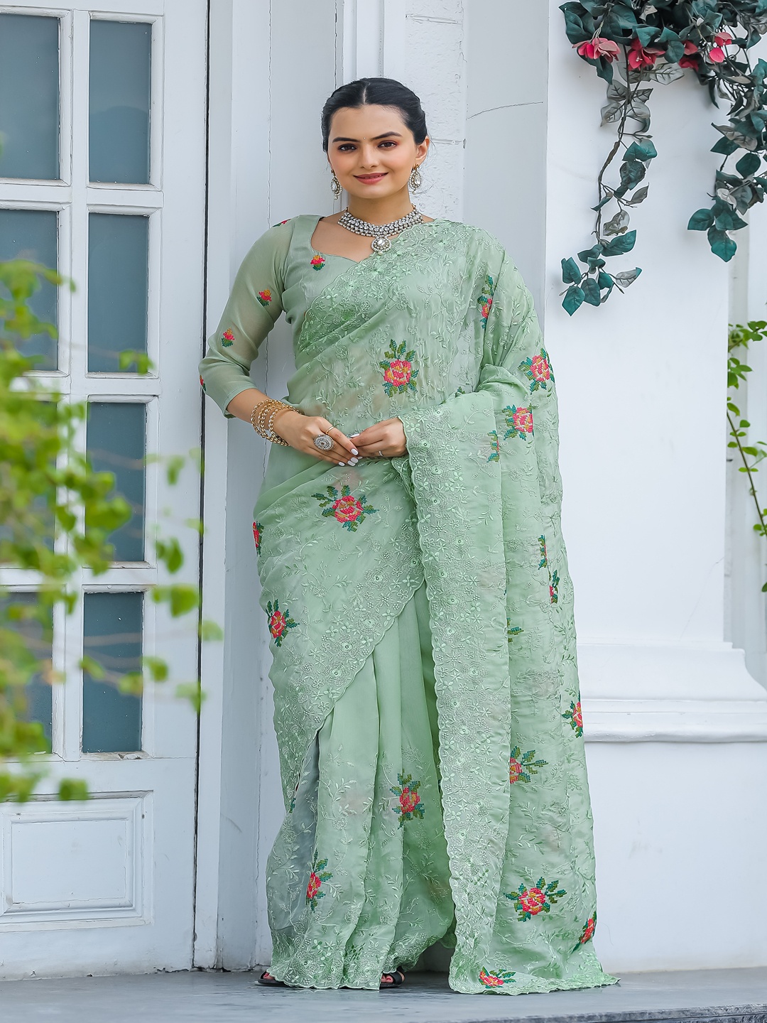 

TORONFRAS Floral Embroidered Kanjeevaram Saree, Green
