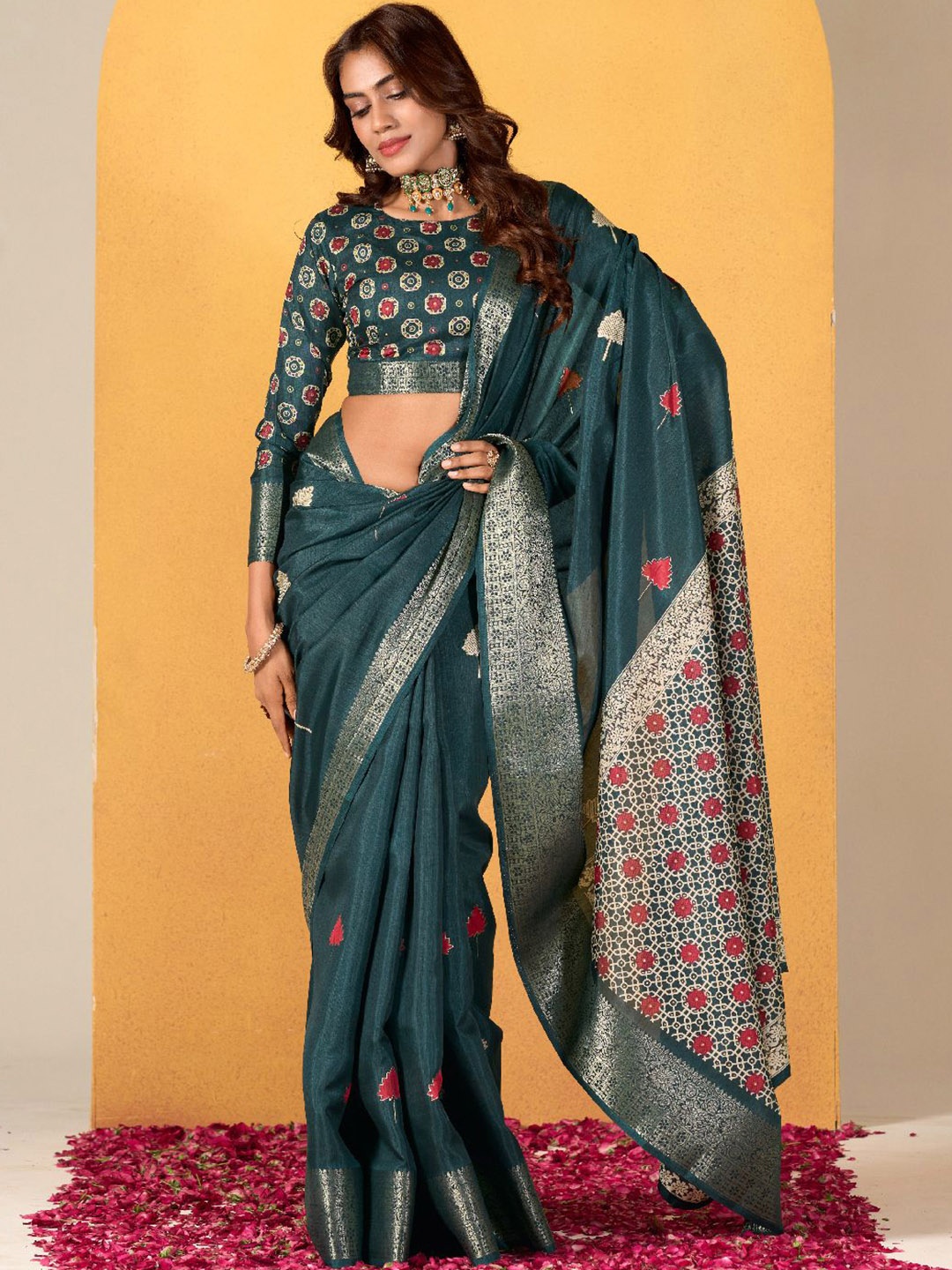 

Panzora Embroidered Ethnic Motifs Zari Saree With Unstitched Blouse Piece, Teal