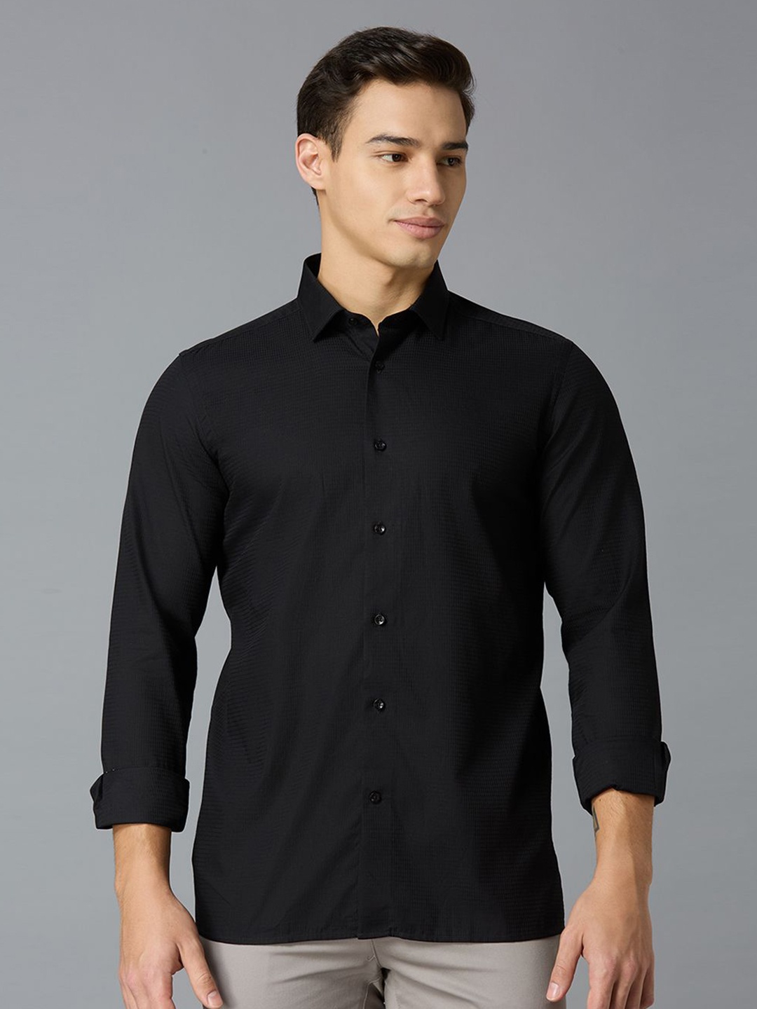 

Reid & Taylor Men India Slim Fit Spread Collar Solid Cotton Casual Shirt, Navy blue