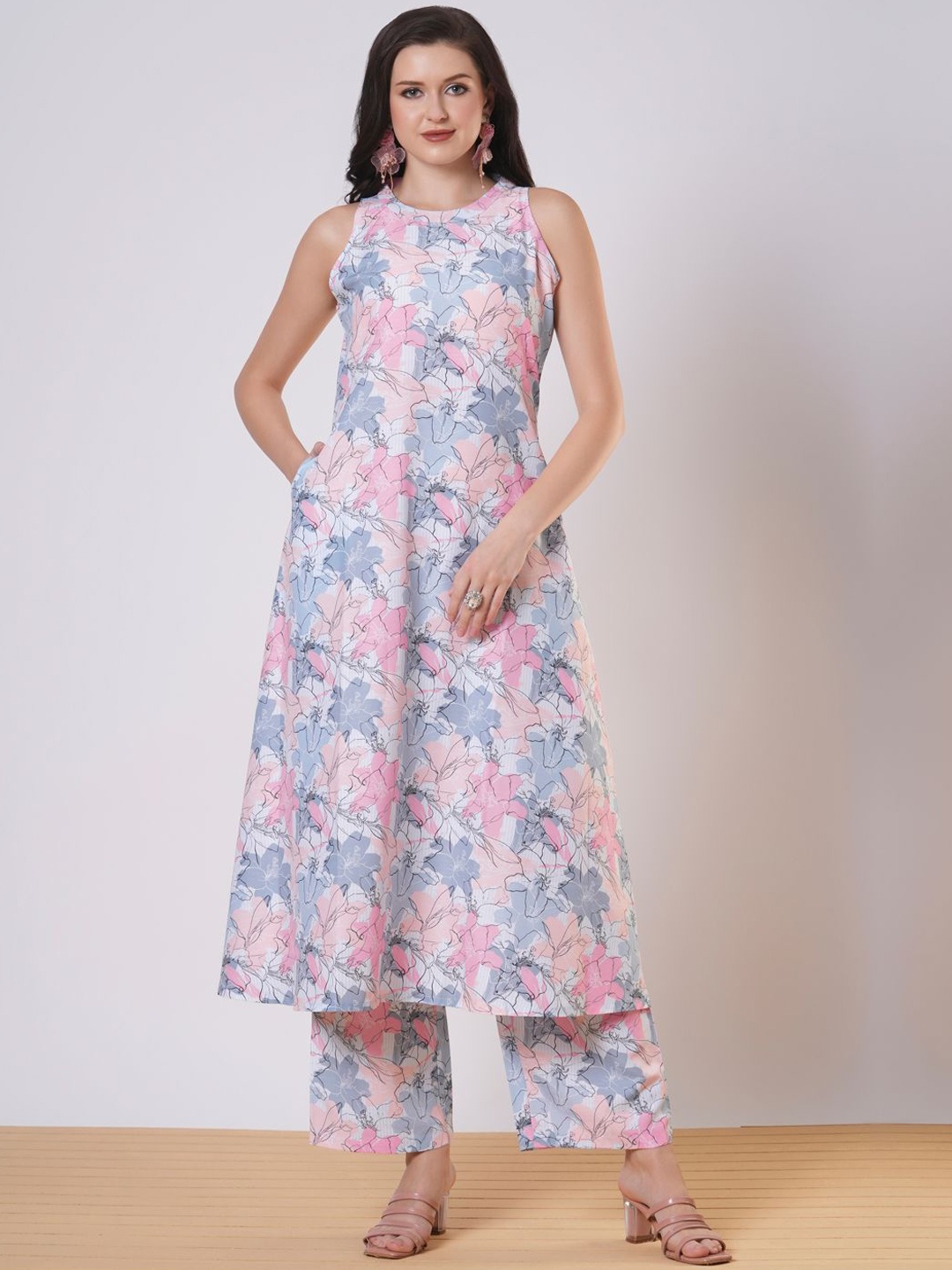 

GoSriKi Floral Printed Round Neck A-Line Kurta with Palazzos, Grey