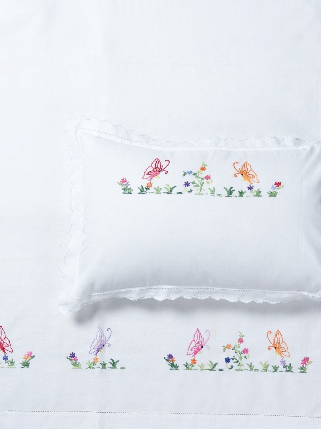 

Eyaas White & Pink Ethnic Motifs 200 TC Crib Bedsheet with 1 Pillow Covers
