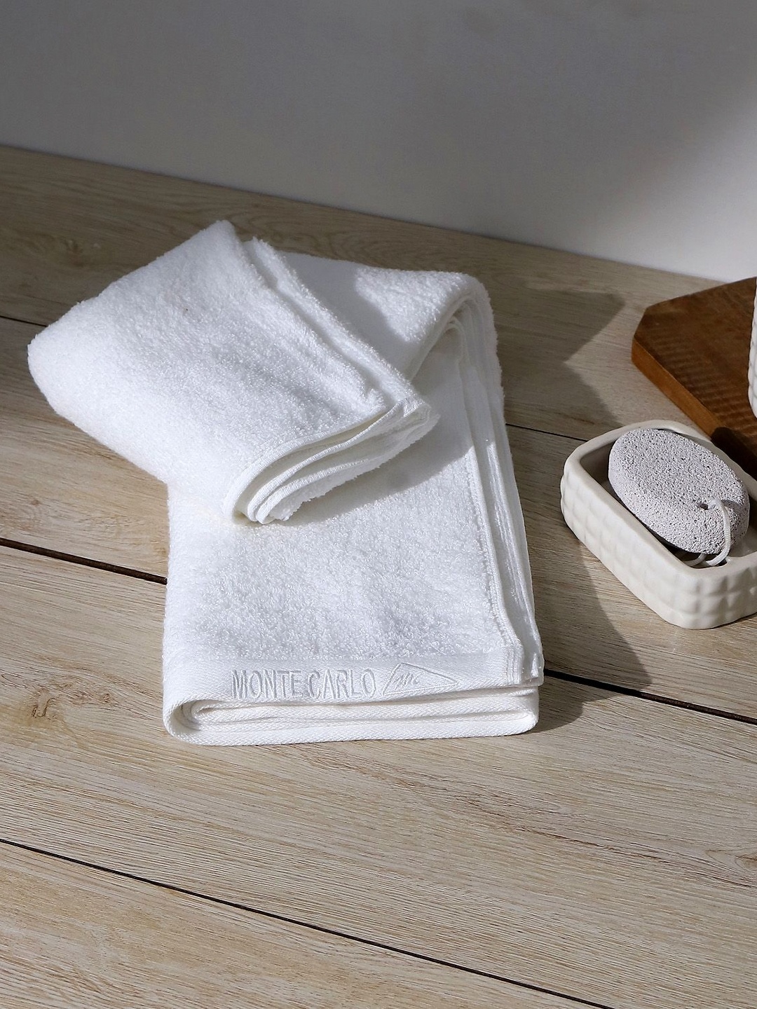 

Monte Carlo White 1 Cotton 350 GSM Bath Towel