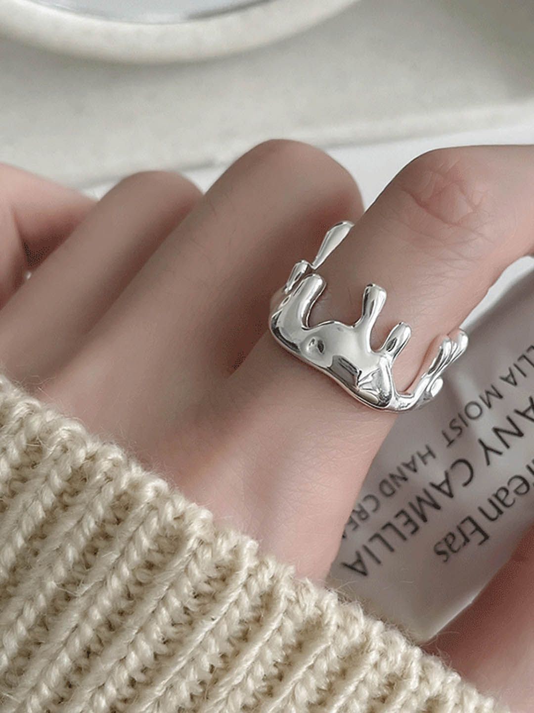 

StyleCast Elegant Silver Toned Intricate Textured Finger Ring