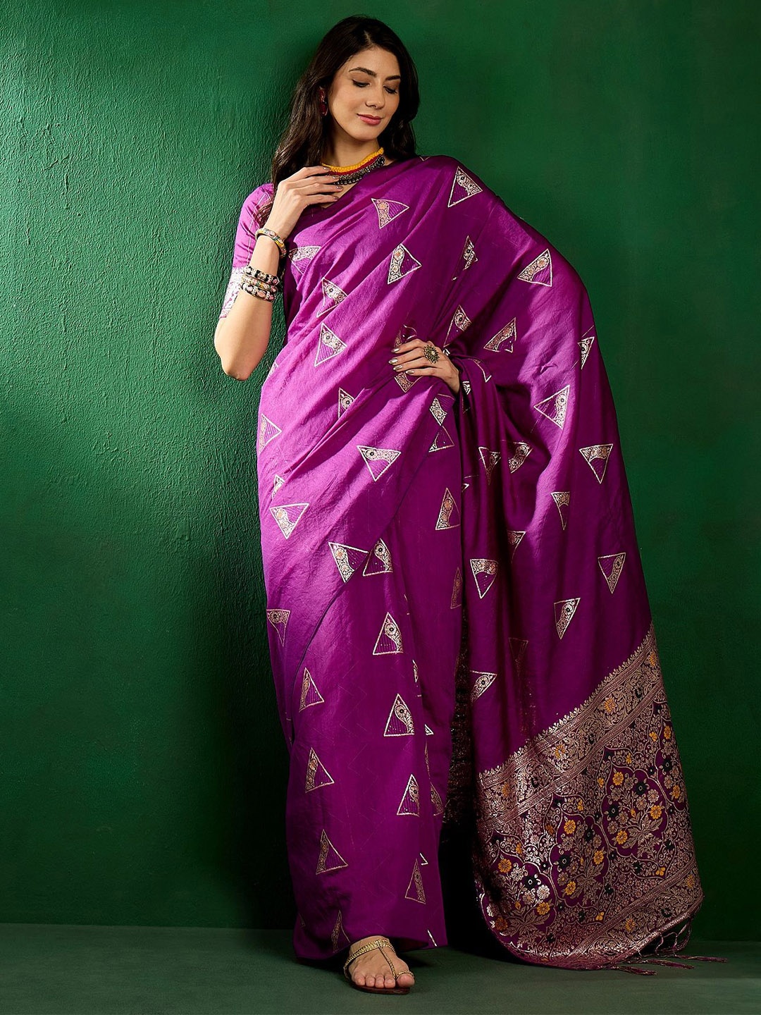 

DEVATITHI Woven Design Saree, Purple