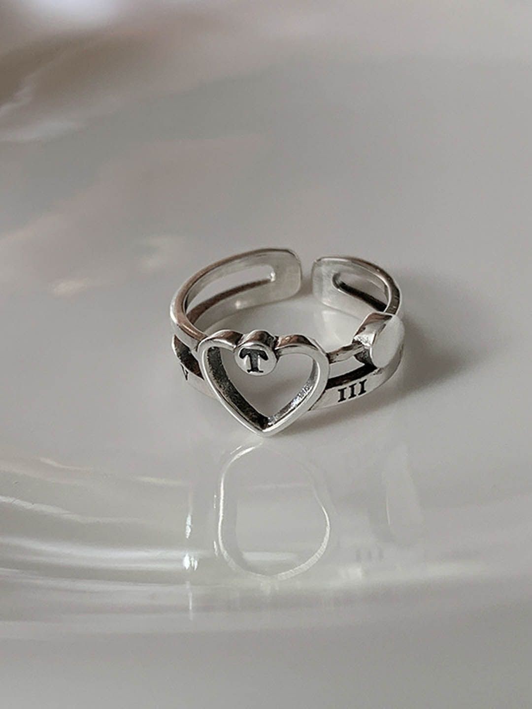 

StyleCast Elegant Silver-Plated Silver-Toned Adjustable Heart Shaped Open Finger Ring