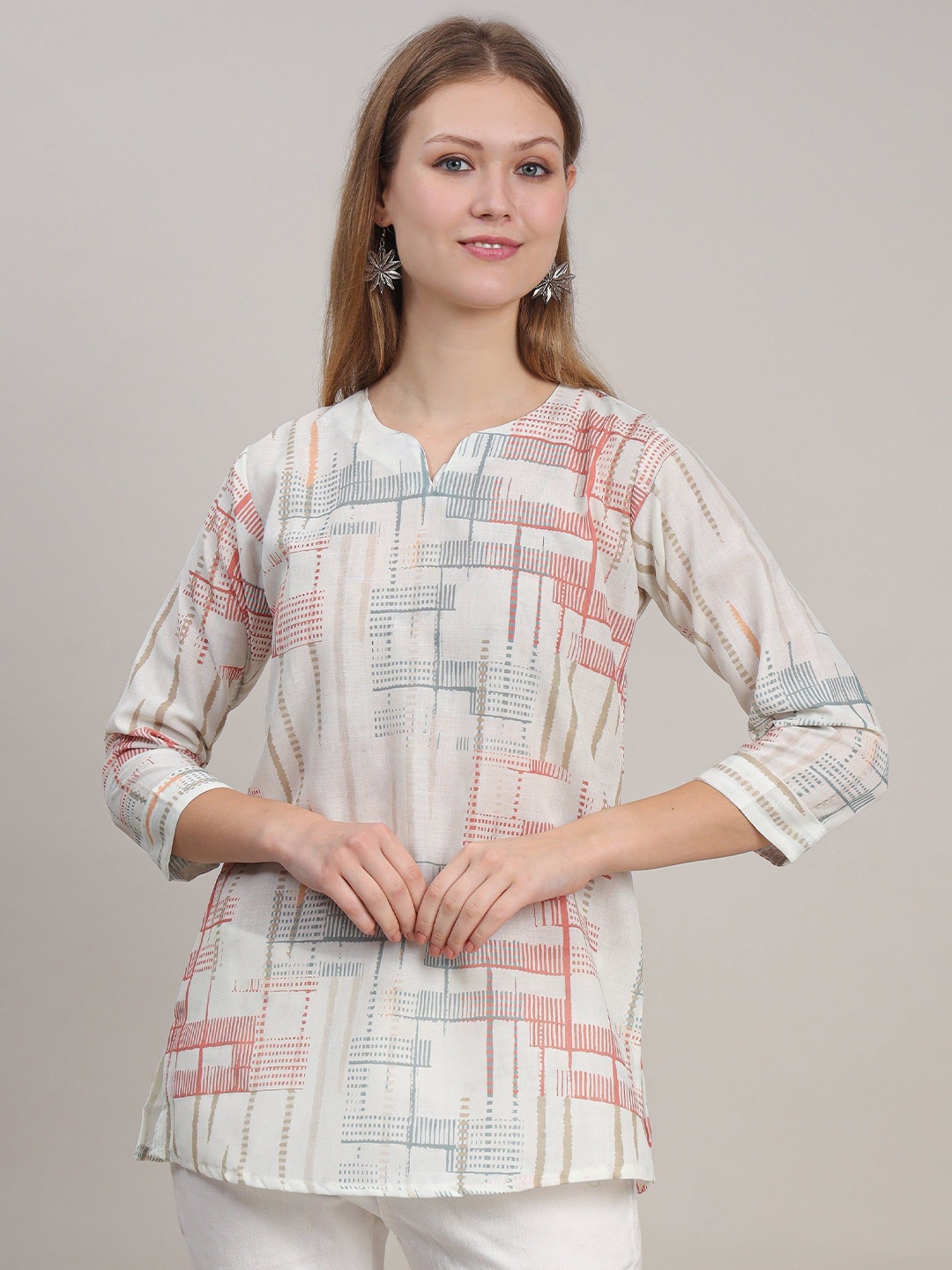 

STUNICS Women Printed Colourblocked Tunic, White