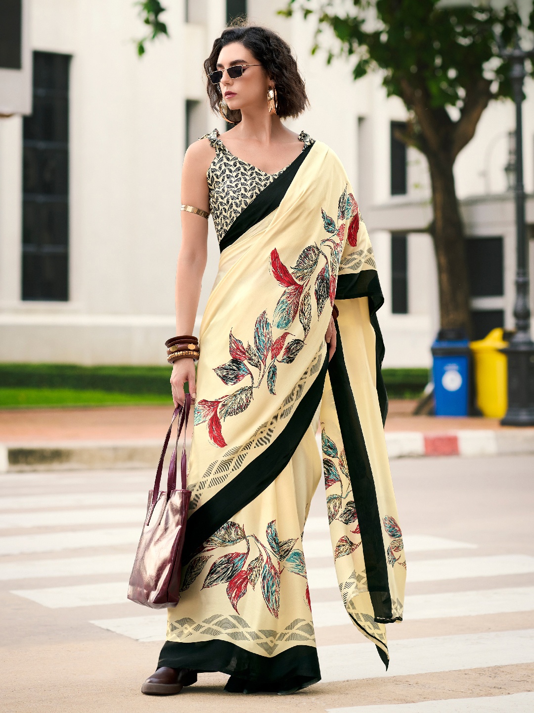 

Panzora Printed Satin Saree, Cream