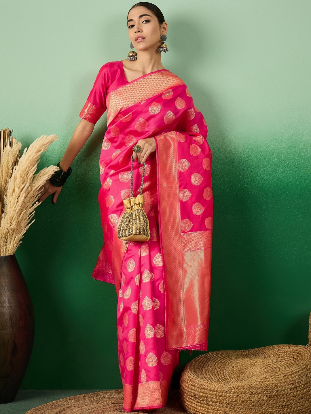 

DEVATITHI Woven Design Zari Silk Blend Banarasi Saree, Pink