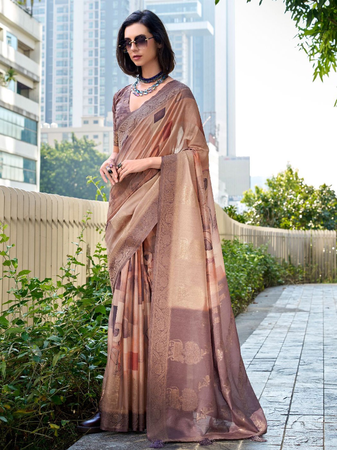 

Panzora Digital Printed Zari Saree With Unstitched Blouse Piece, Brown