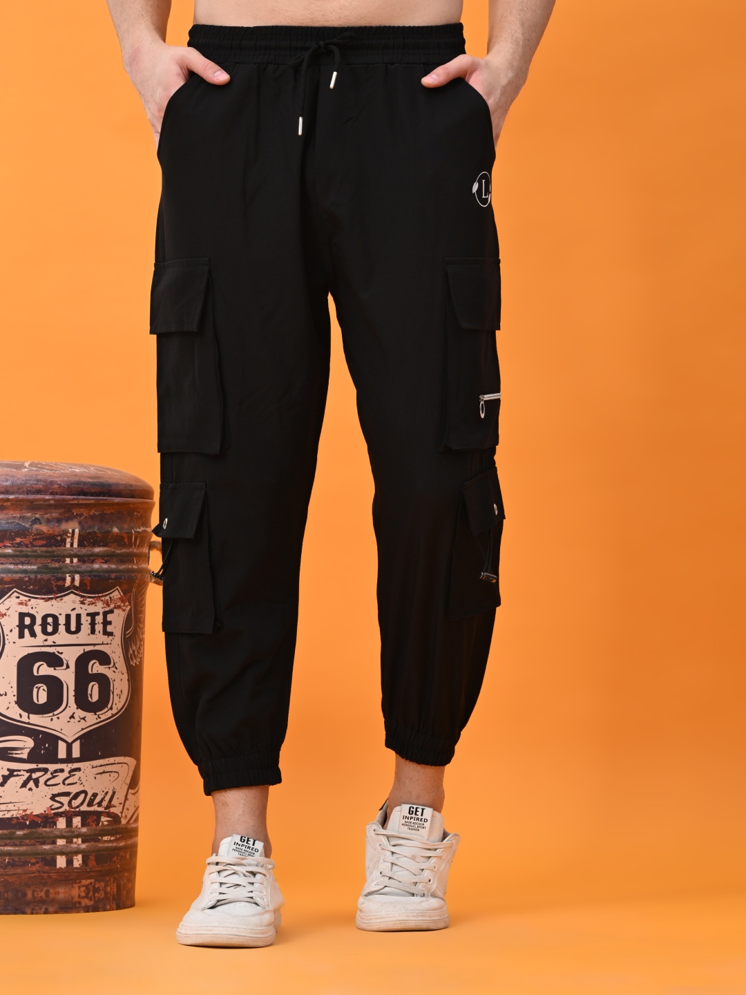 

COMFITS Men Classic Relaxed Fit Mid-Rise Cargos Trousers, Black