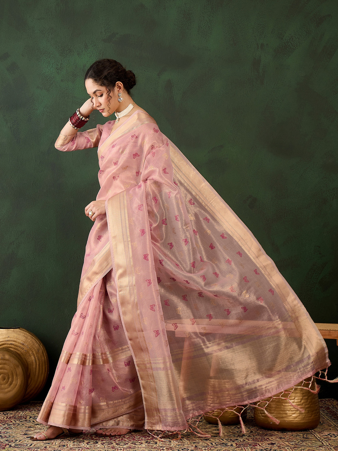 

DEVATITHI Woven Design Pink Khadi Organza Saree