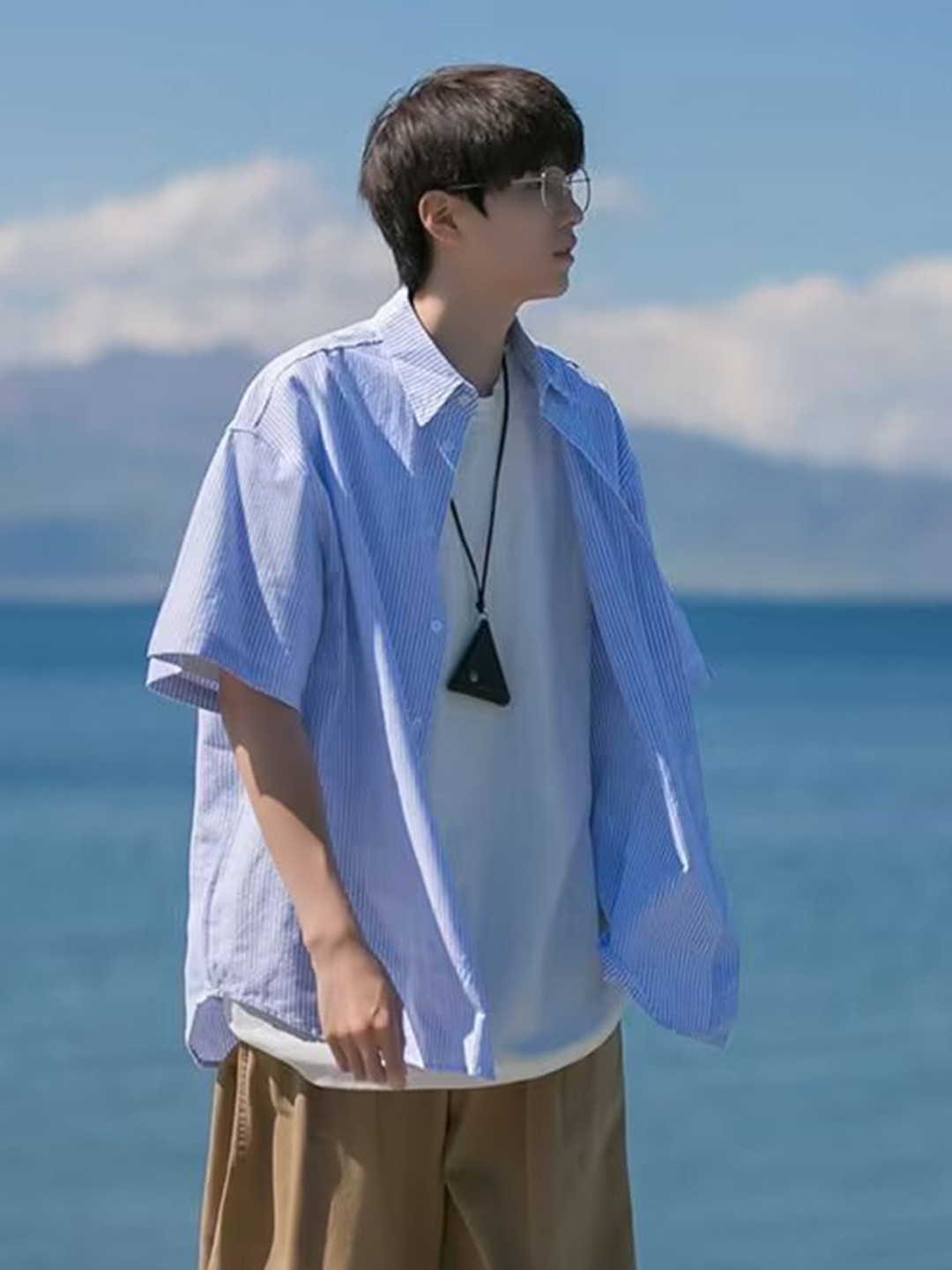 

HERE&NOW Men Oversized Fit Spread Collar Vertical Striped Casual Shirt, Blue