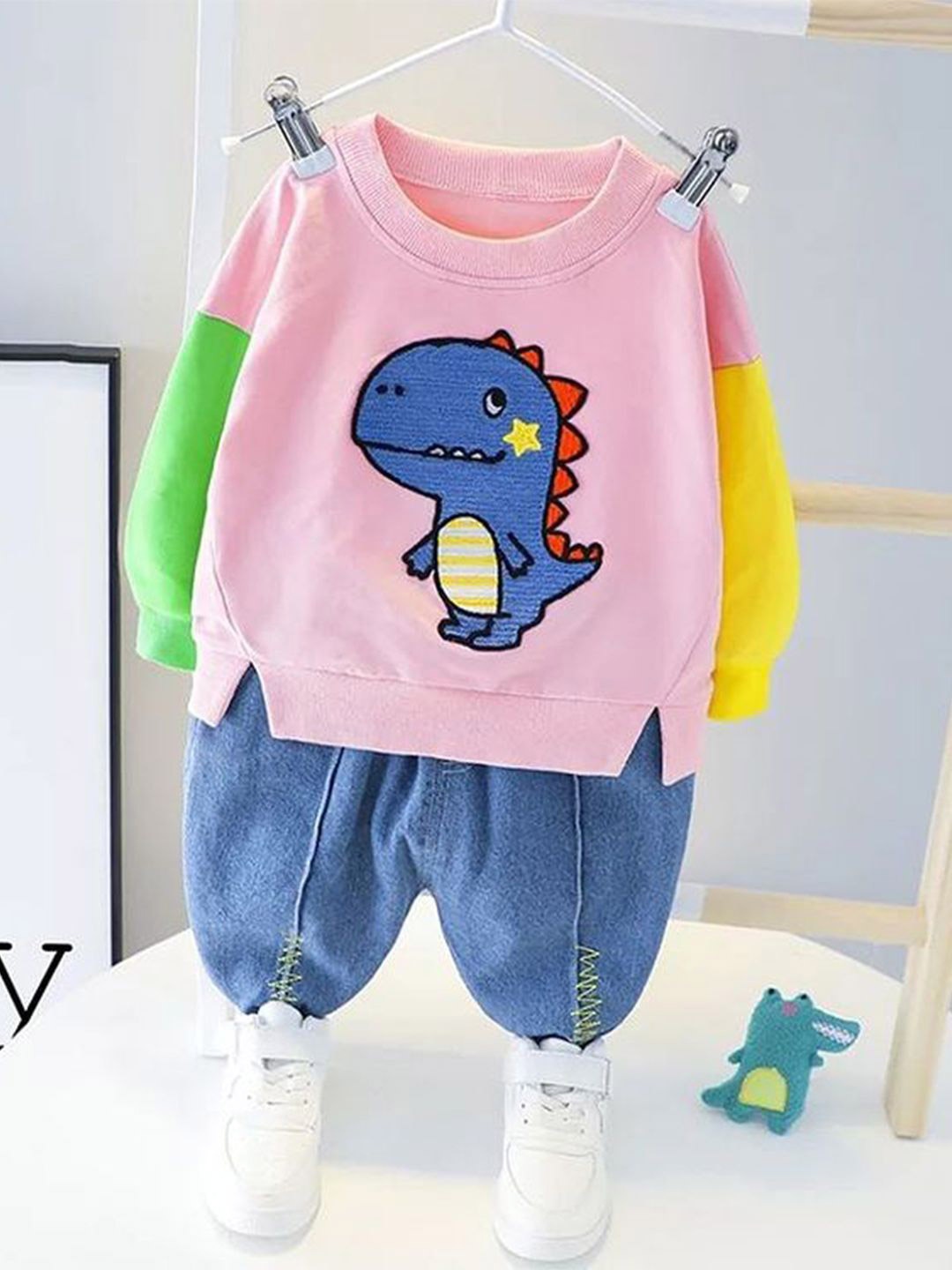 

Bold N Elegant Kids Printed Round Neck Sweatshirt With Trousers, Pink