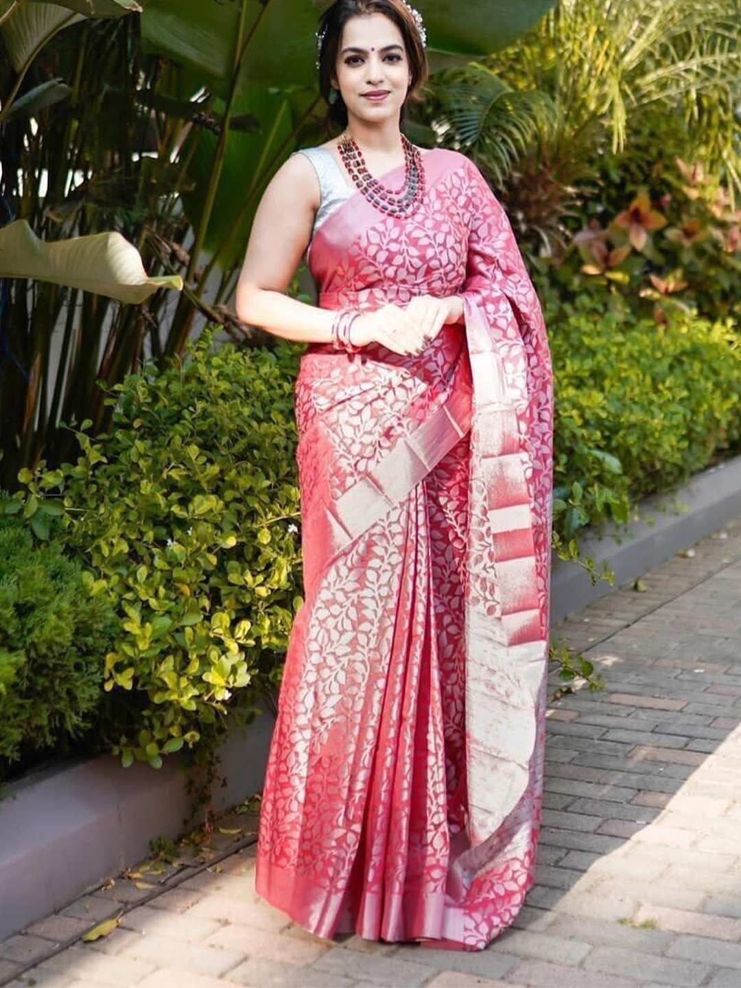 

bansari textiles Floral Woven Design Zari Pure Cotton Saree, Red
