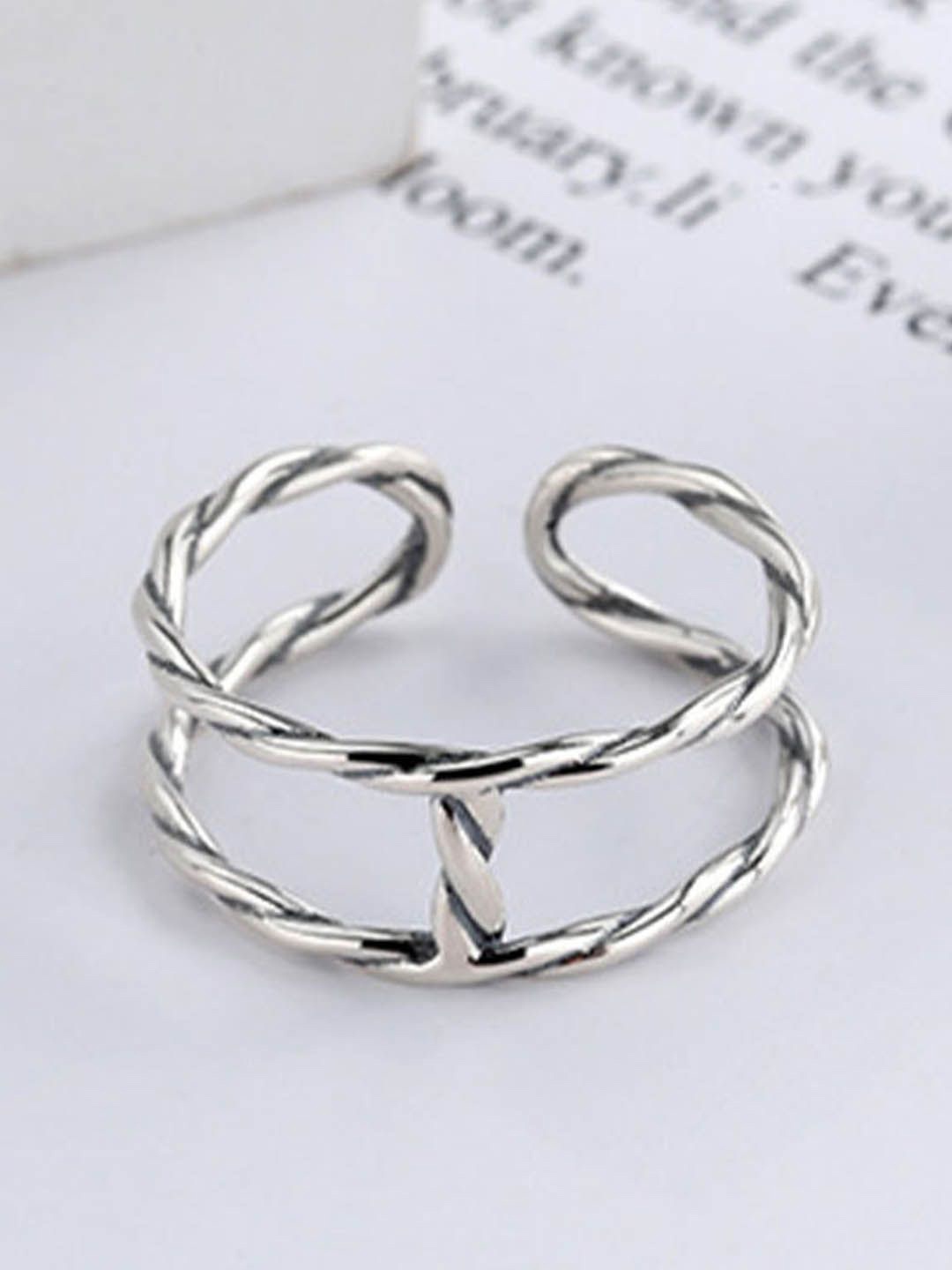 

StyleCast Silver-Plated Elegant Criss-Cross Shaped Open Finger Ring