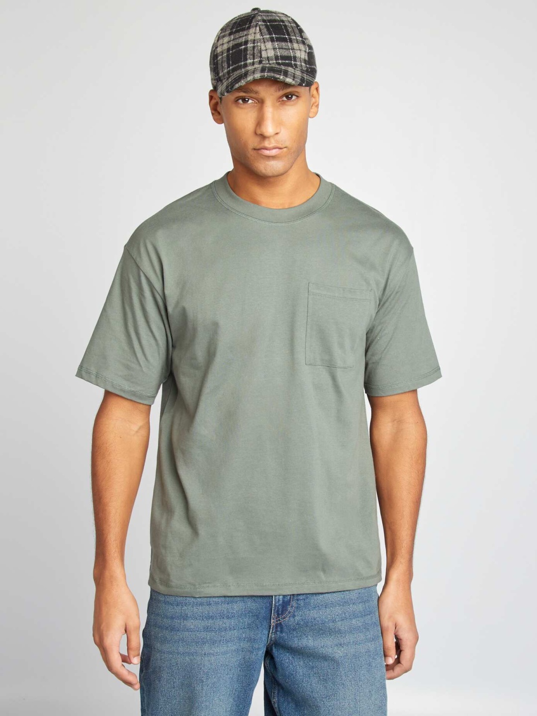 

KIABI Men Solid Round Neck Cotton T-shirt, Green