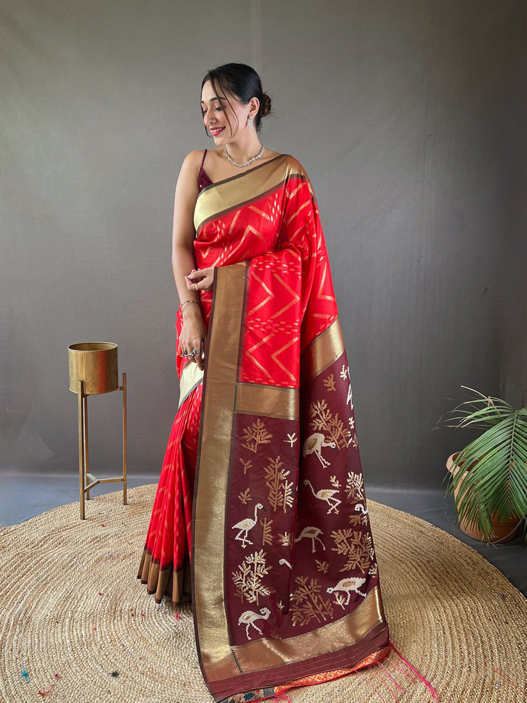 

TORONFRAS Ethnic Motifs Woven Design Zari Kanjeevaram Saree, Red