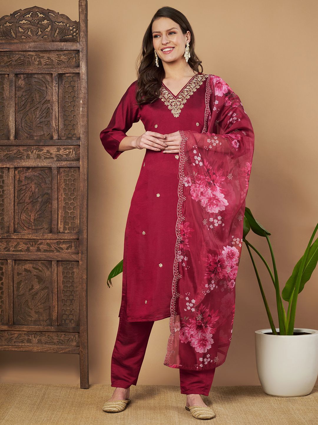 

Growdamy Zari Embroidered V-Neck Chanderi Silk Straight Kurta With Trousers & Dupatta, Red