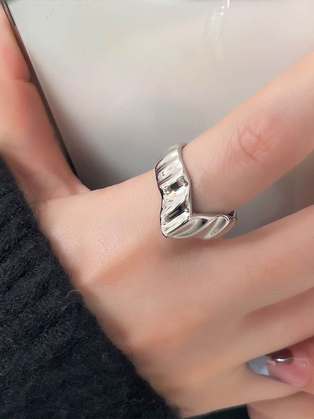 

StyleCast Elegant Silver-Toned Silver-Plated Contemporary Shaped Finger Ring