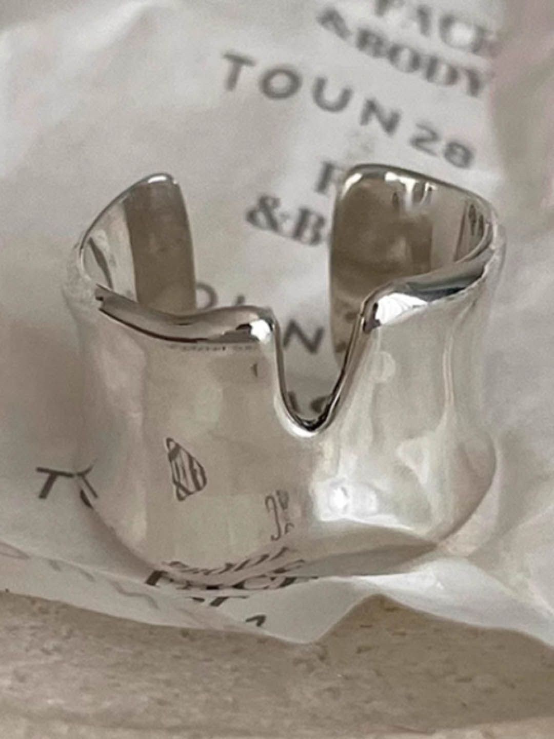 

StyleCast Elegant Silver-Toned Textured Contamporary Shaped Finger Ring