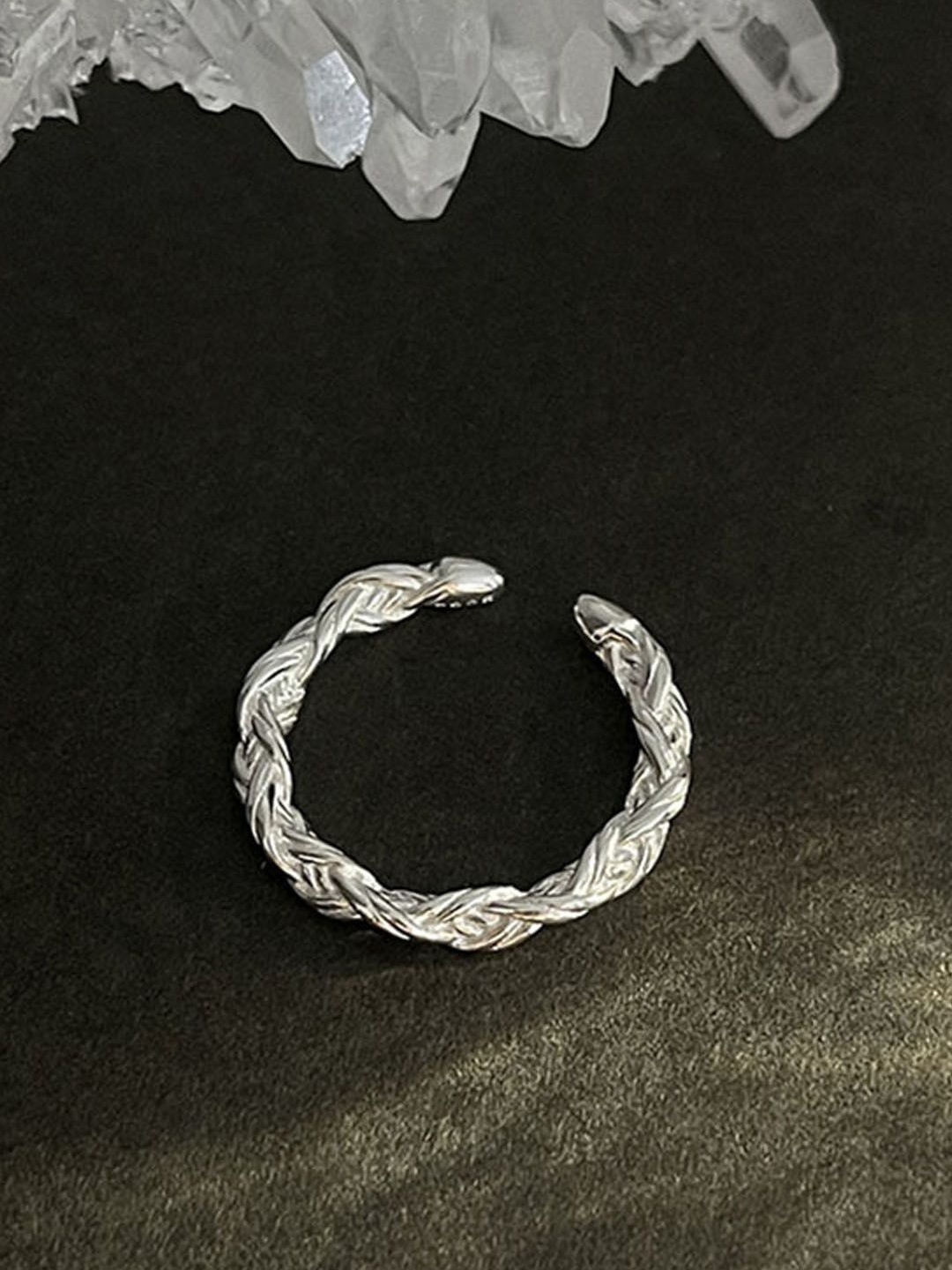 

StyleCast Elegant Silver-Toned Textured Finger Ring