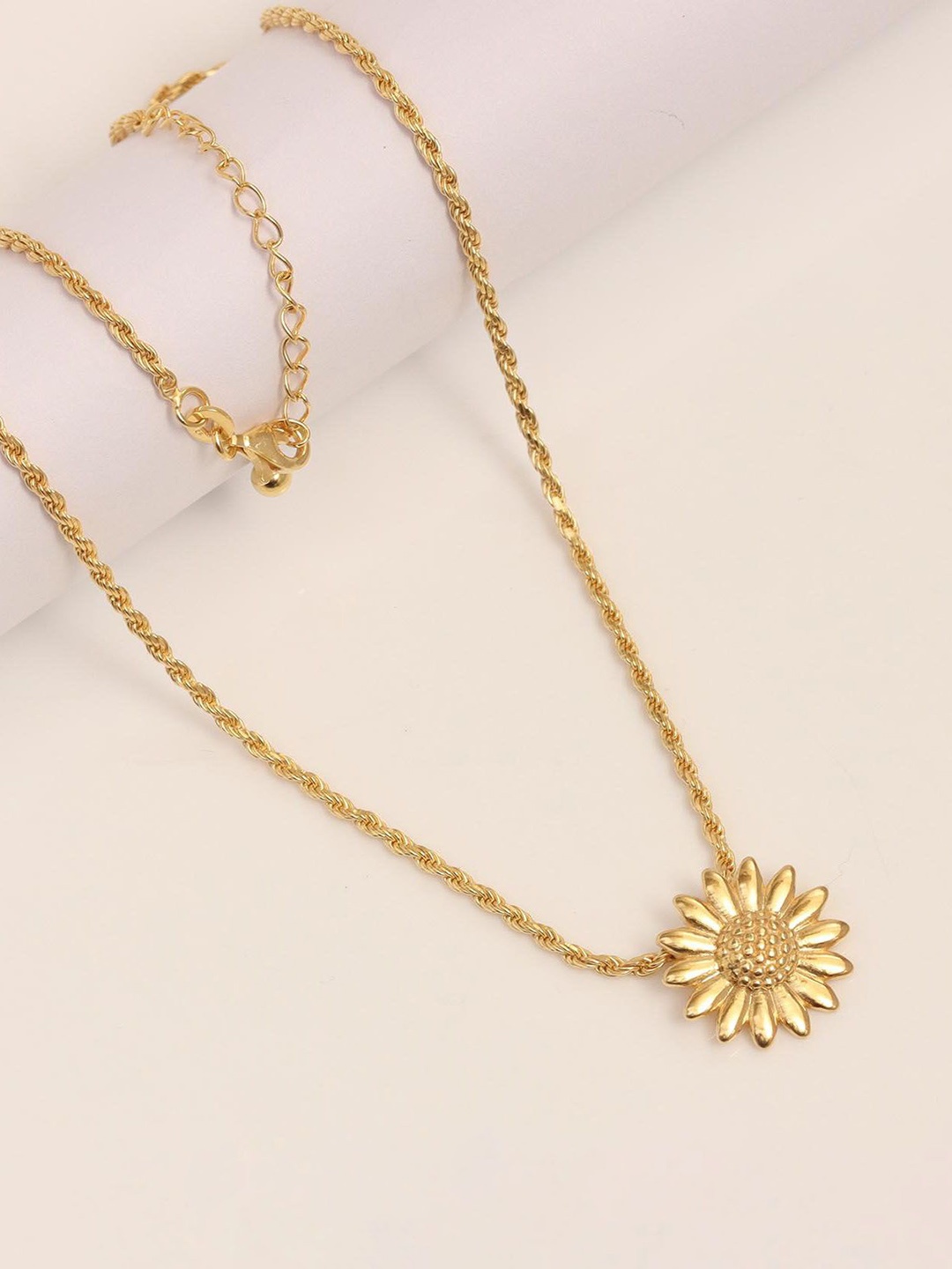 

LeCalla 925 Sterling Silver 14K Gold-Plated Floral Shaped Pendants with Chains