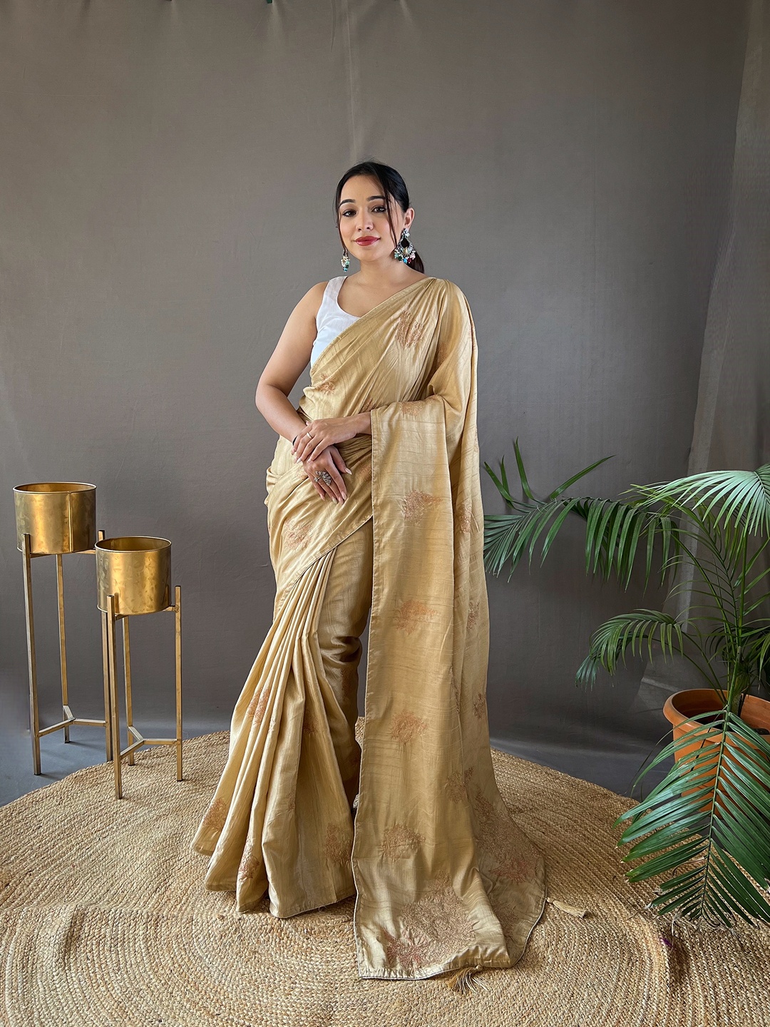 

TORONFRAS Ethnic Motifs Woven Design Zari Kanjeevaram Silk Saree & Elegant Design, Cream