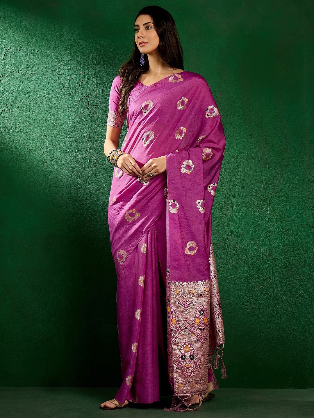 

DEVATITHI Woven Design Lavender Silk Blend Saree, Pink
