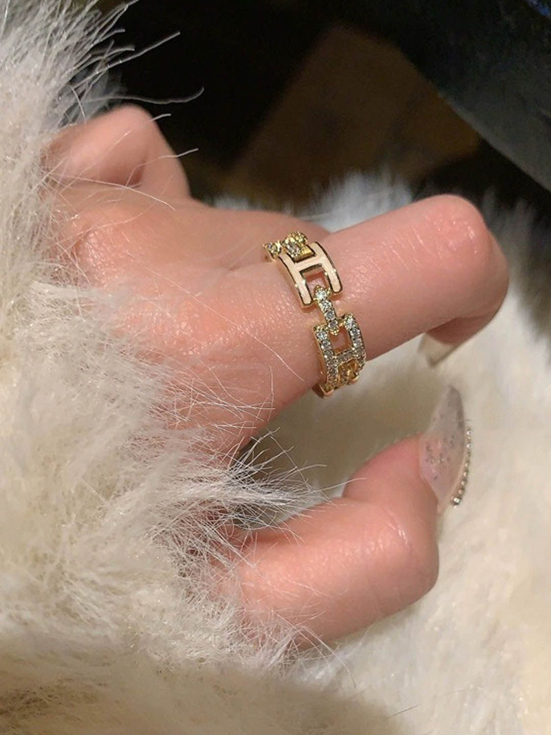 

StyleCast Gold-Toned Stones-Studded Finger Ring