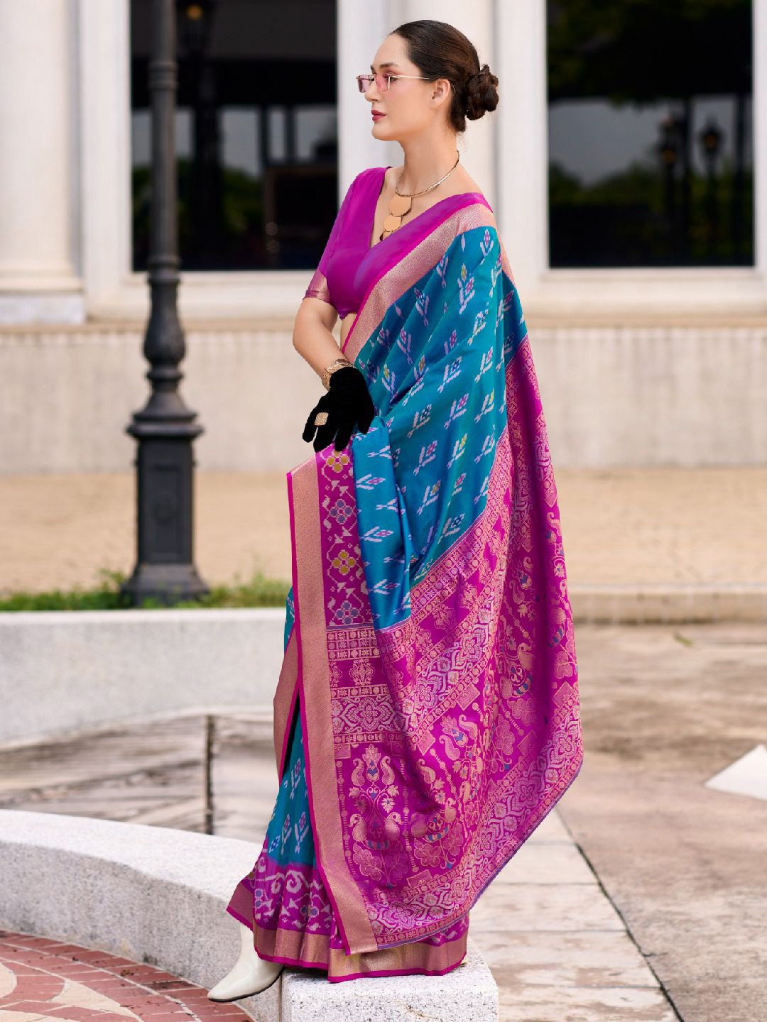 

Panzora Woven Design Zari Saree, Blue