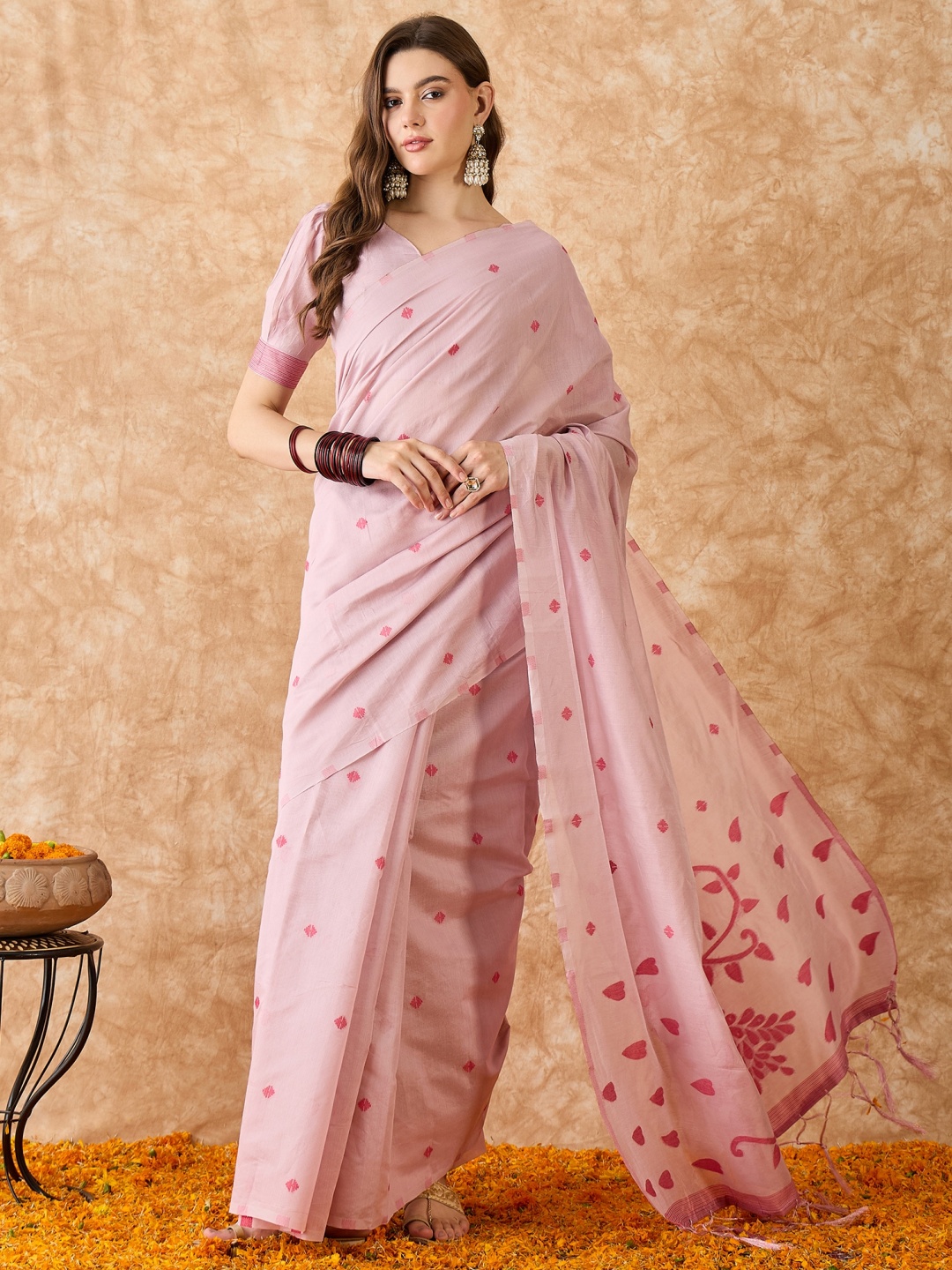 

DEVATITHI Woven Design Pink Cotton Jacquard Saree