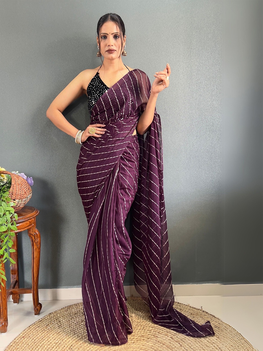 

Moda Rapido Sequinned Embellished Pure Georgette Saree, Maroon