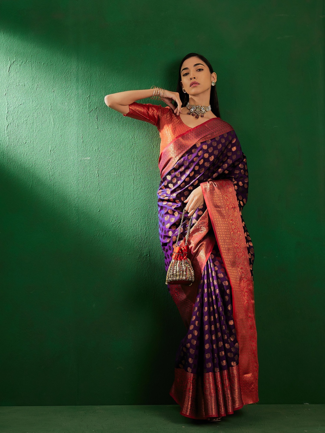 

DEVATITHI Woven Design Zari Silk Blend Banarasi Saree, Purple