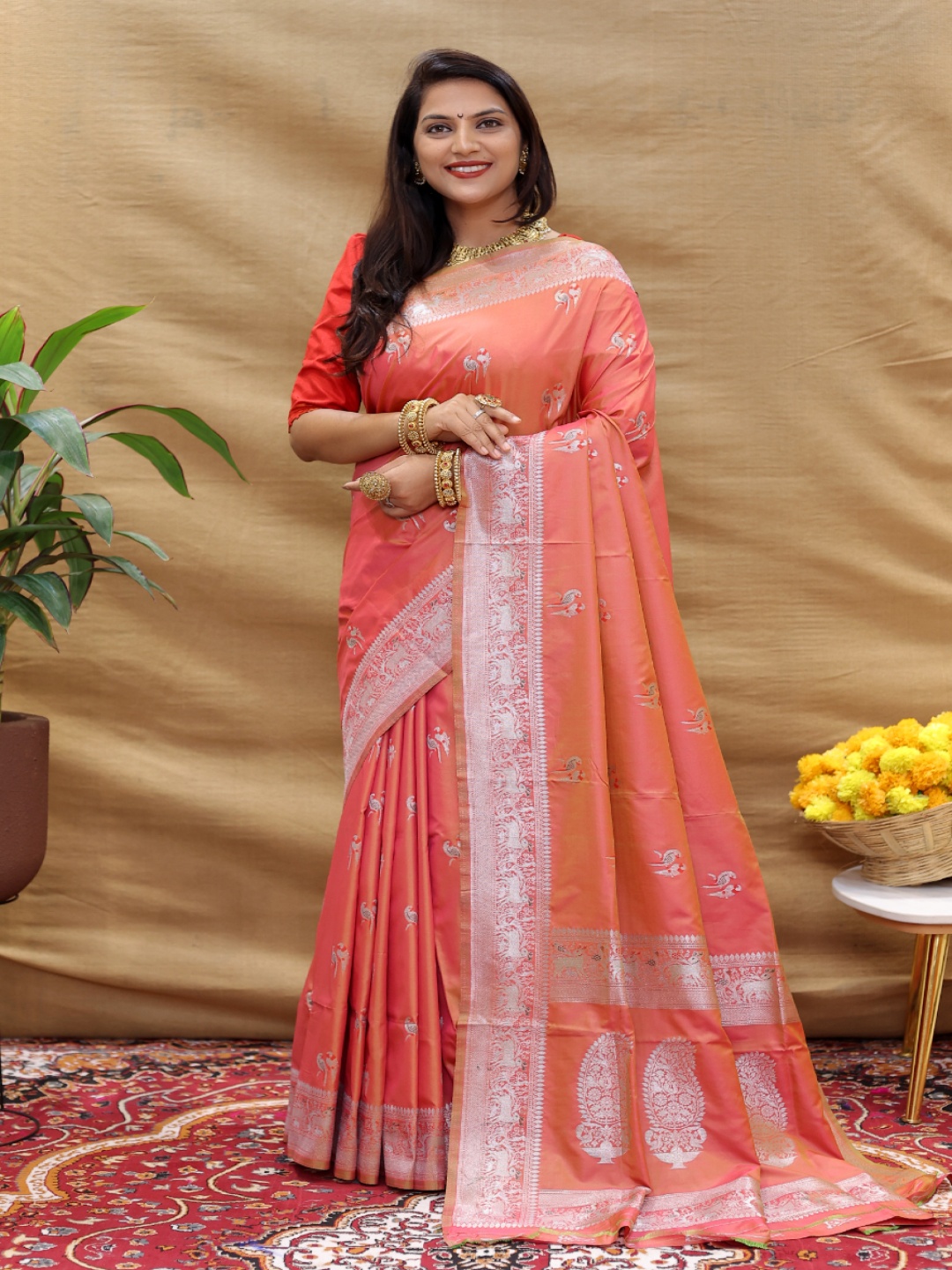 

amirat Perrot Silver Ethnic Motifs Woven Design Zari Pure Silk Banarasi Saree, Peach